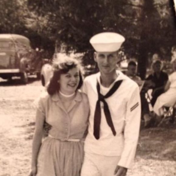 Profile Picture of Elizabeth Schultz (@seamus1924) on Poshmark