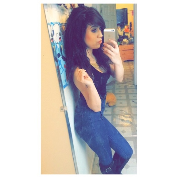 Profile Picture of Tracee Mora (@traceedoll) on Poshmark