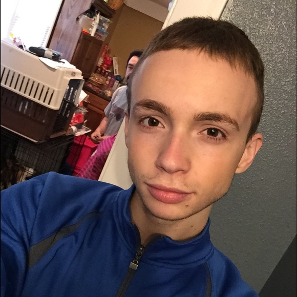 Profile Picture of Chelton Berliew (@cheltonb) on Poshmark