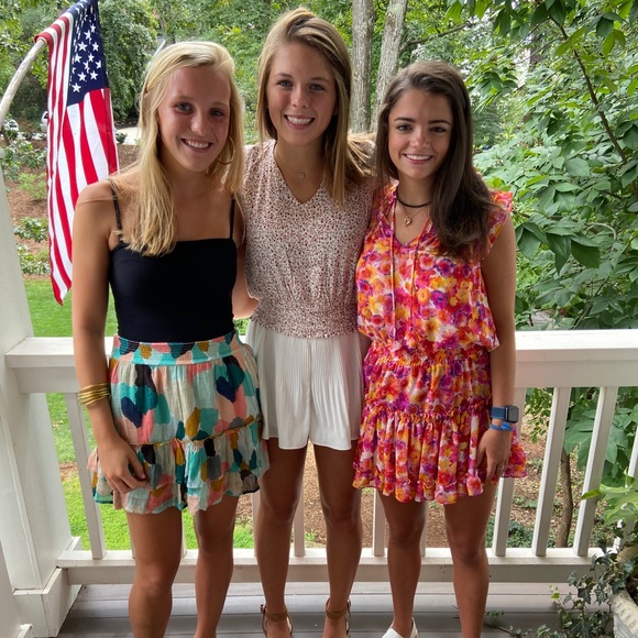 Profile Picture of Elizabeth Culler (@elizabethculler) on Poshmark