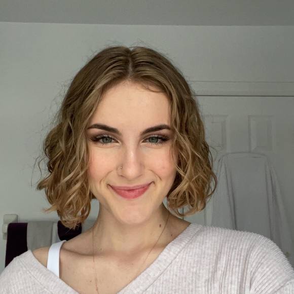Profile Picture of Jaclyn Branch (@jaclynbranch) on Poshmark