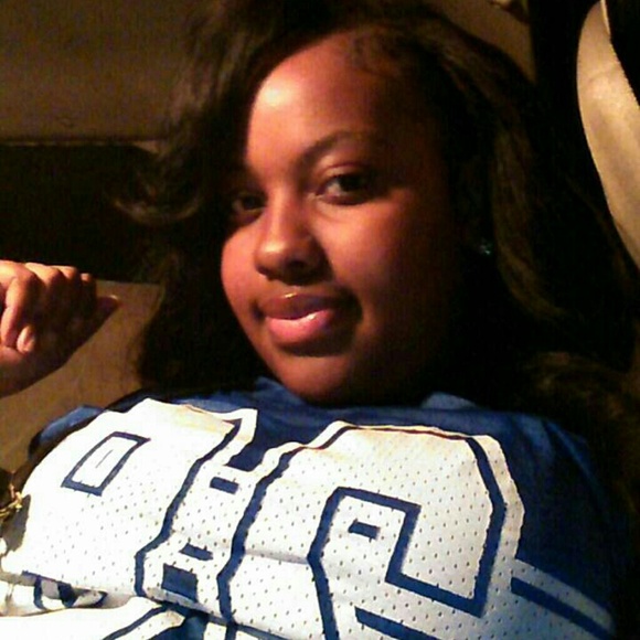 Profile Picture of Davianna Queeley (@davianna18) on Poshmark