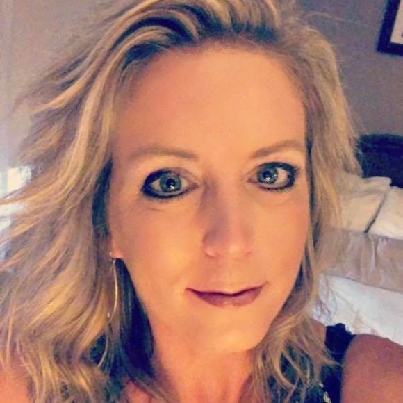 Profile Picture of Andrea Mayer (@akm11471205) on Poshmark