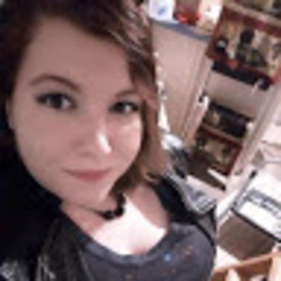 Profile Picture of Crystal Conley (@cconley2426) on Poshmark