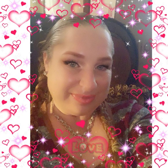 Profile Picture of Dawn Thatcher (@dawn_thatcher) on Poshmark