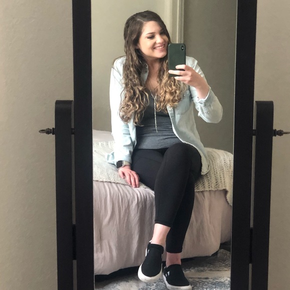 Profile Picture of Olivia Parson (@oparson1130) on Poshmark