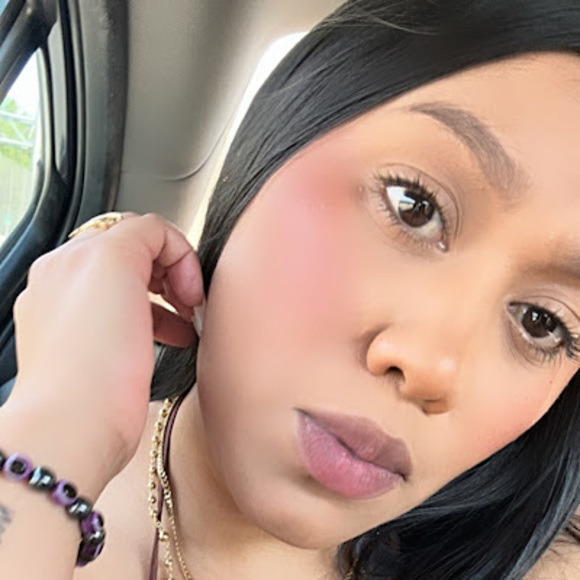Profile Picture of Daniela Restrepo (@restrepony1994) on Poshmark