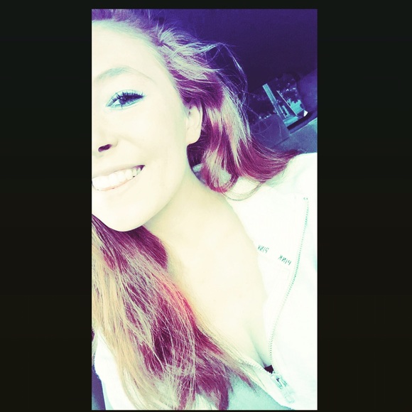 Profile Picture of Brittany Gilboy (@brittanytgilboy) on Poshmark