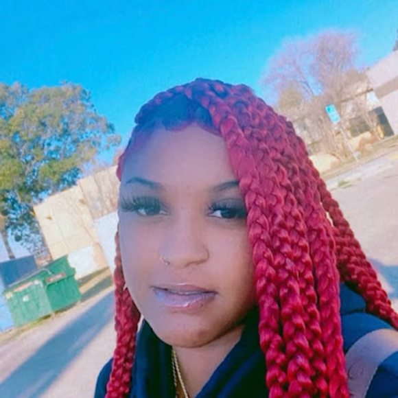Profile Picture of Serenity Maeshack (@renrenrios1313) on Poshmark