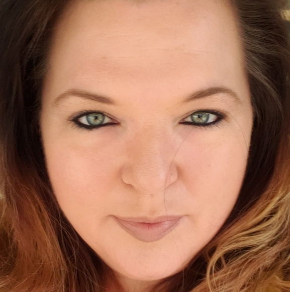 Profile Picture of Joanna Wolfe (@joanna_wolfe) on Poshmark