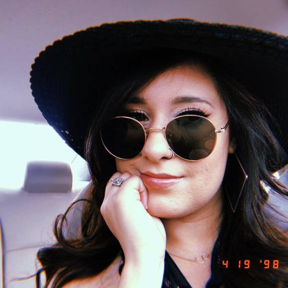 Profile Picture of Gabriella Chavez (@gabbychavez1024) on Poshmark