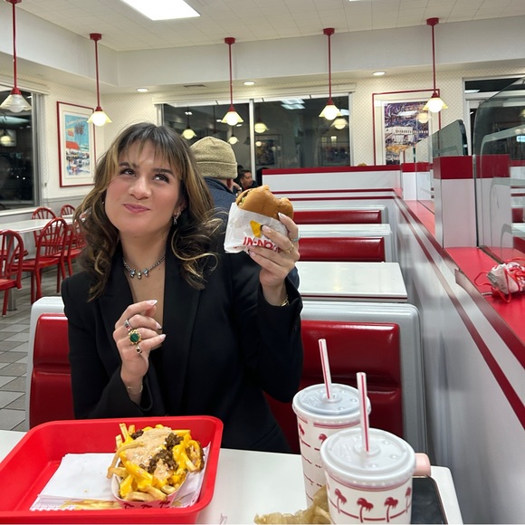 Profile Picture of Melissa Curley (@mcurley626) on Poshmark