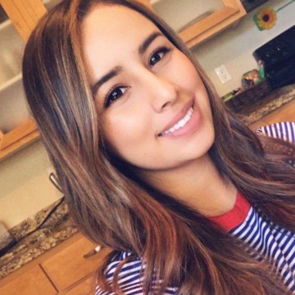 Profile Picture of Crystal Viruet (@crisvee) on Poshmark