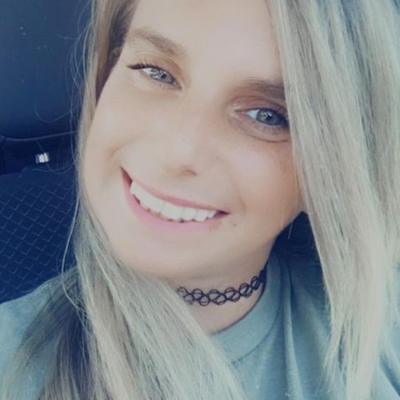 Samantha Schillaci - Poshmark Profile Picture of Samantha Schillaci (@forsuresam) on Poshmark