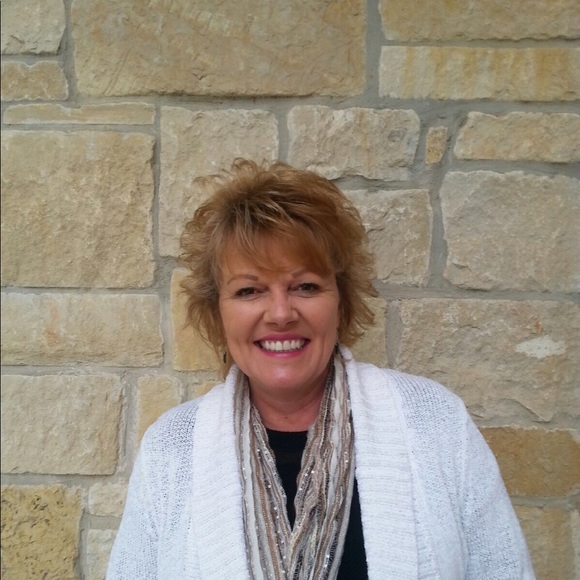 Profile Picture of Kim Wallish (@kwallish) on Poshmark