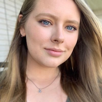 Profile Picture of Elizabeth Floyd (@lizfloyd15) on Twitter