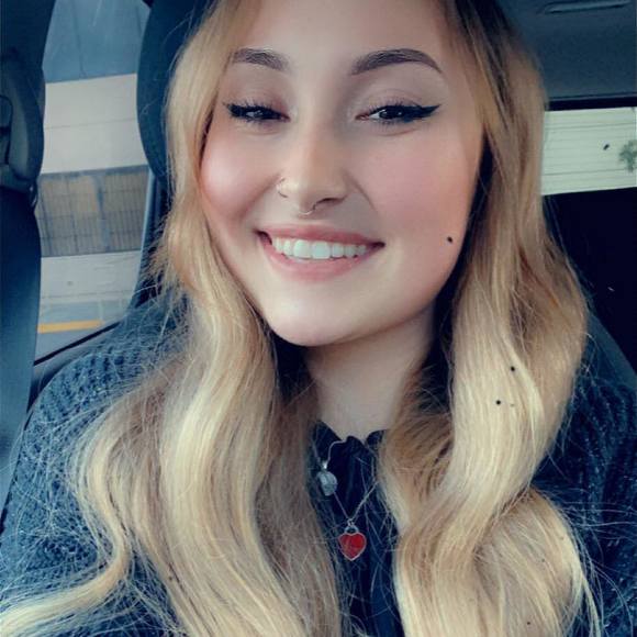 Profile Picture of Macy Silva (@macylsilva) on Poshmark