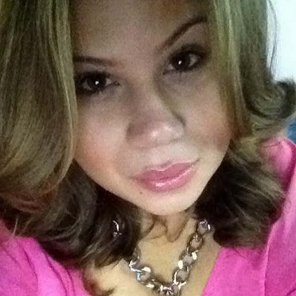 Profile Picture of Luaurys Rodriguez (@luaurys15) on Poshmark