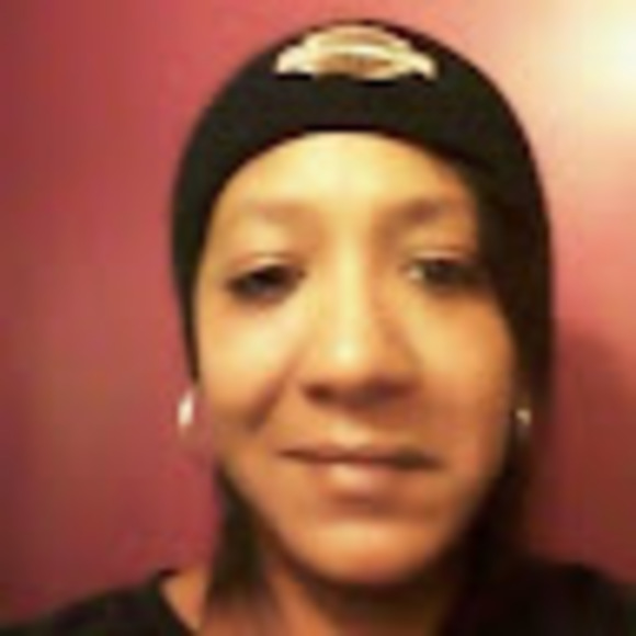 Profile Picture of Michelle Handshoe (@mhandshoe136) on Poshmark