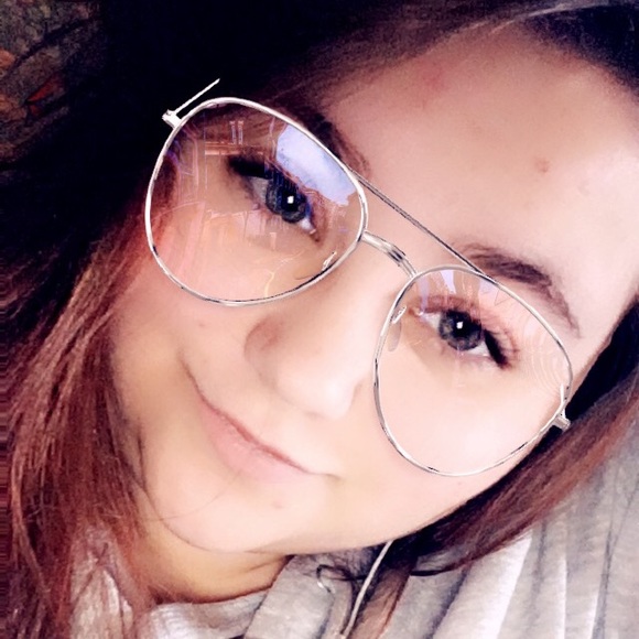Profile Picture of Heather Mcroberts (@heather190) on Poshmark