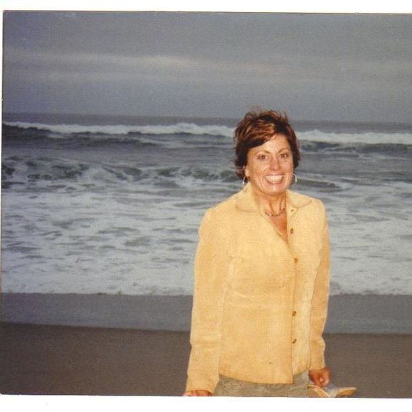 Profile Picture of Lisa Cordtz (@lisacordtz) on Poshmark