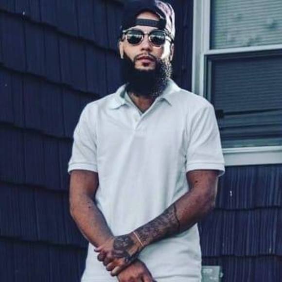 Profile Picture of Jonathan Tavarez (@chuchothafronta) on Poshmark