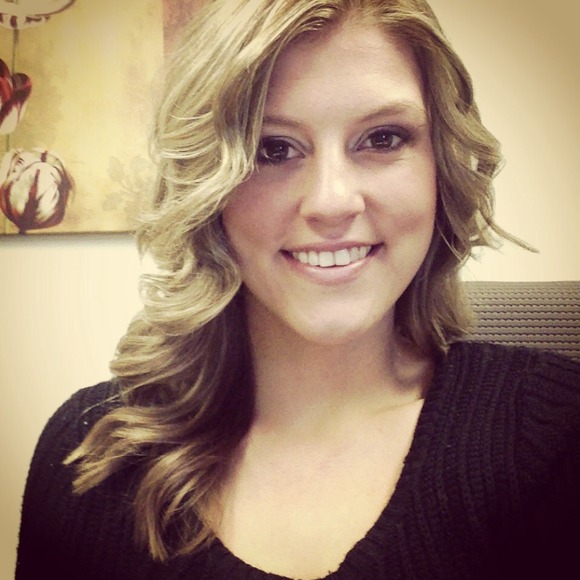 Profile Picture of Brandi Wanamaker (@brw76716) on Poshmark