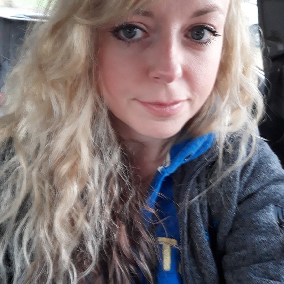 Brittany Kilborn - Poshmark Profile Picture of Brittany Kilborn (@bnkilborn) on Poshmark