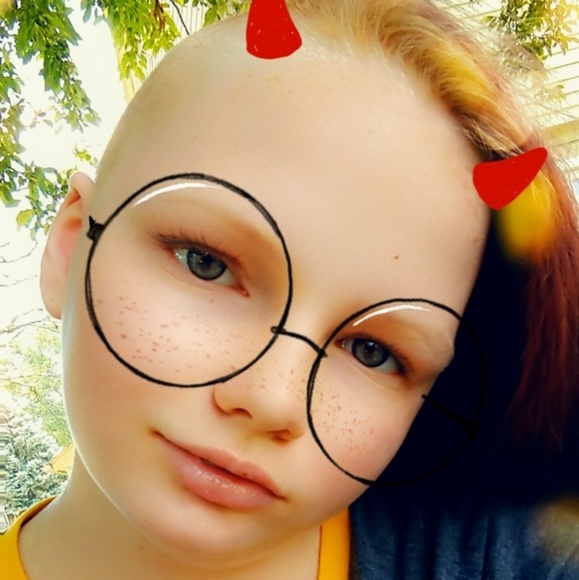 Profile Picture of Samantha Kroemer (@whatamidoing24) on Poshmark