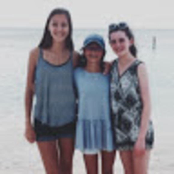 Profile Picture of Maddy Fox (@maddy_fox_21) on Poshmark