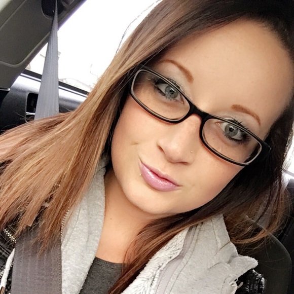 Profile Picture of Brittney Keller (@_britt_nicole_) on Poshmark