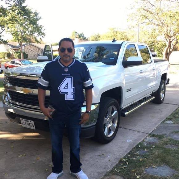 Profile Picture of Leo Mora (@moraleo40) on Poshmark