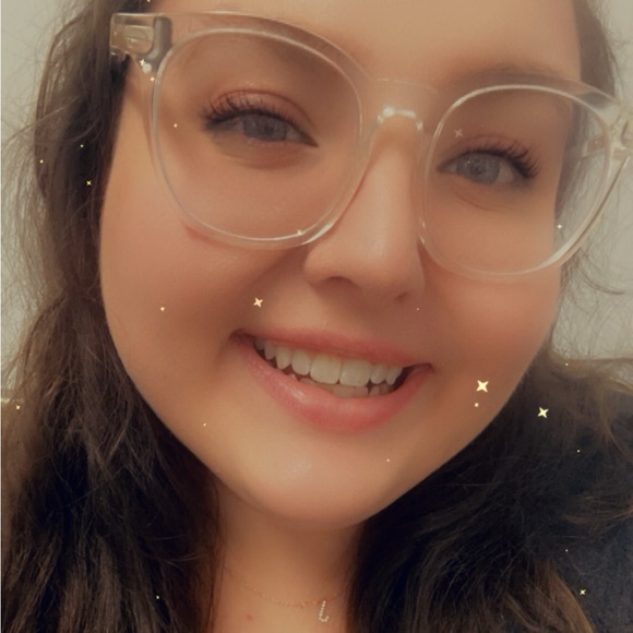 Profile Picture of Alexandria Barnette (@almcross2424) on Poshmark