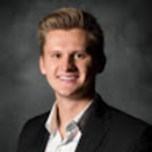 Profile Picture of Martin Pozniak (@martinpozniak) on Poshmark