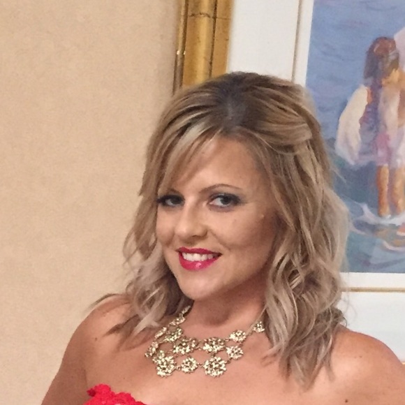 Profile Picture of Paula Dantonio (@dantinio_4) on Poshmark