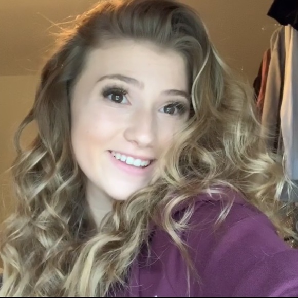 Profile Picture of Emily Wertheim (@emilywertheim) on Poshmark