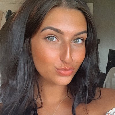 Profile Picture of Al (@alice95storey) on Twitter
