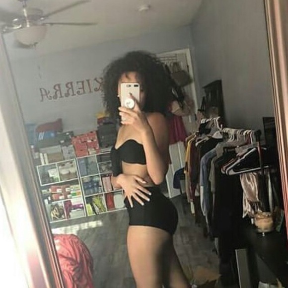 Profile Picture of Jasmine Towner (@jasminenakia) on Poshmark