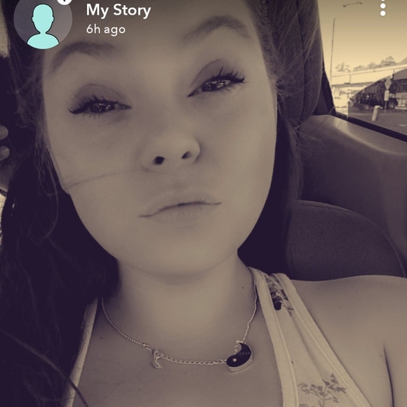 Profile Picture of Tamara Moore (@damntamara18) on Poshmark