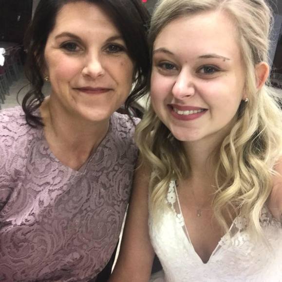 Profile Picture of Jodi Clinton-lorenzen (@jodiannlor) on Poshmark