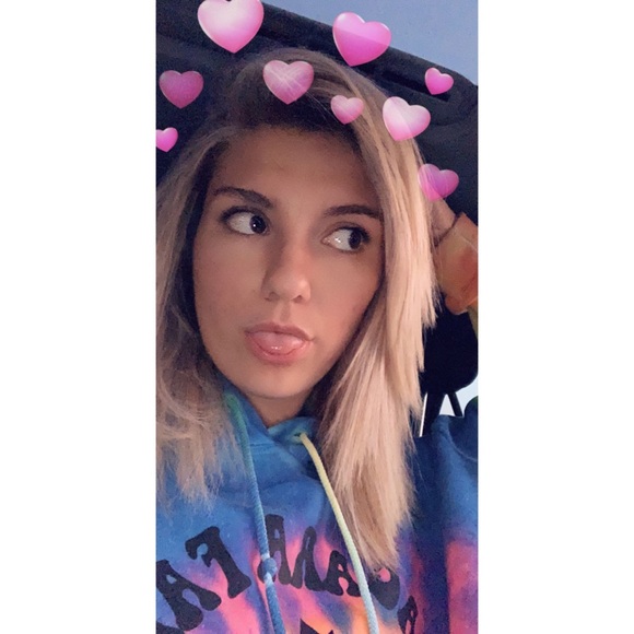 Profile Picture of Aimee Periard (@aimeeperiard) on Poshmark