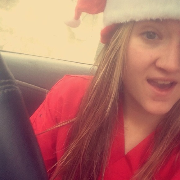 Profile Picture of Hannah Clibon (@hannahjclibon) on Poshmark