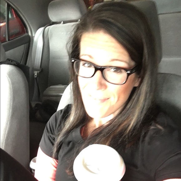 Profile Picture of Danielle Collier (@dcolli05) on Poshmark