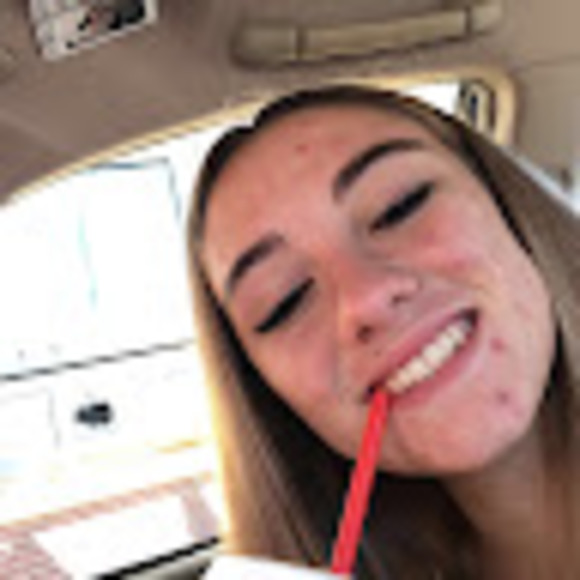 Profile Picture of Lila Richards (@lilalmrich11) on Poshmark