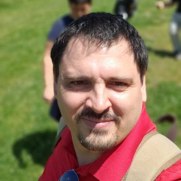 Profile Picture of Daniel Rapaic (@rapaya) on Poshmark