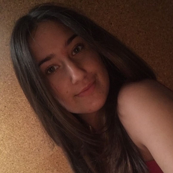 Profile Picture of Ssloane Leipzig (@smleipzig) on Poshmark