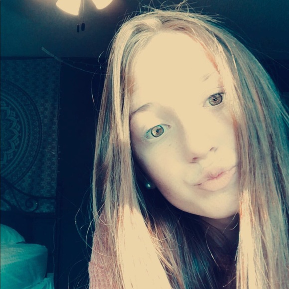 Profile Picture of Alaina Lachowicz (@alainalachowicz) on Poshmark