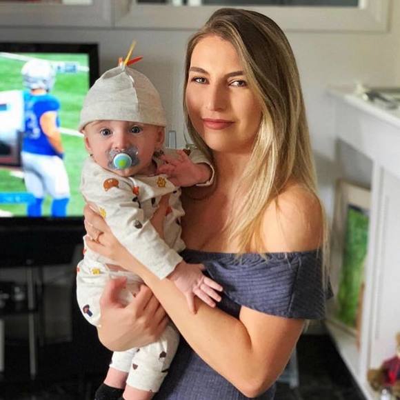 Profile Picture of Cassandra Ferguson (@cassandraeff) on Poshmark