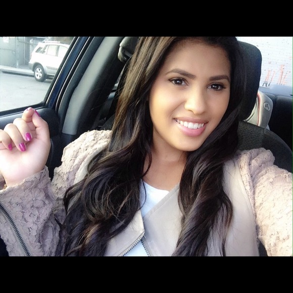 Kimmie Randolph - Poshmark Profile Picture of Kimmie Randolph (@kimbrooke26) on Poshmark