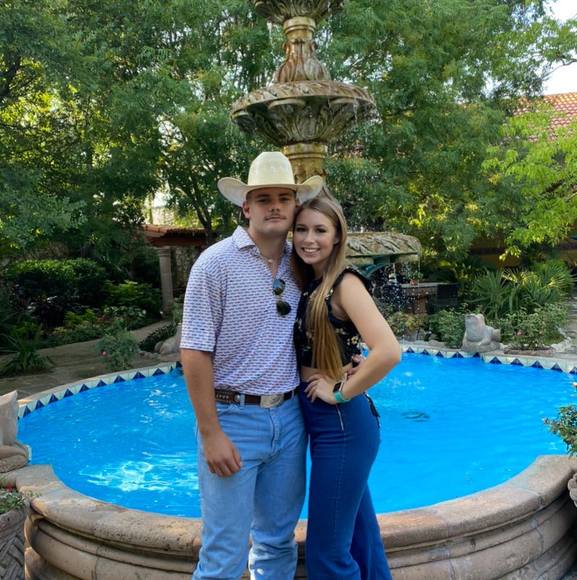 Profile Picture of Madison Fortner (@fortnermadi) on Poshmark